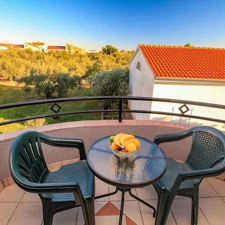 Apartment Perunika *