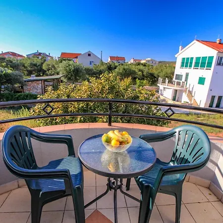 Apartment Perunika *