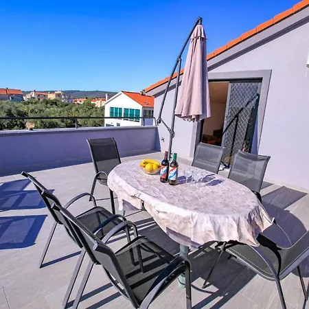 Apartment Perunika *