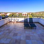 Perunika דירה